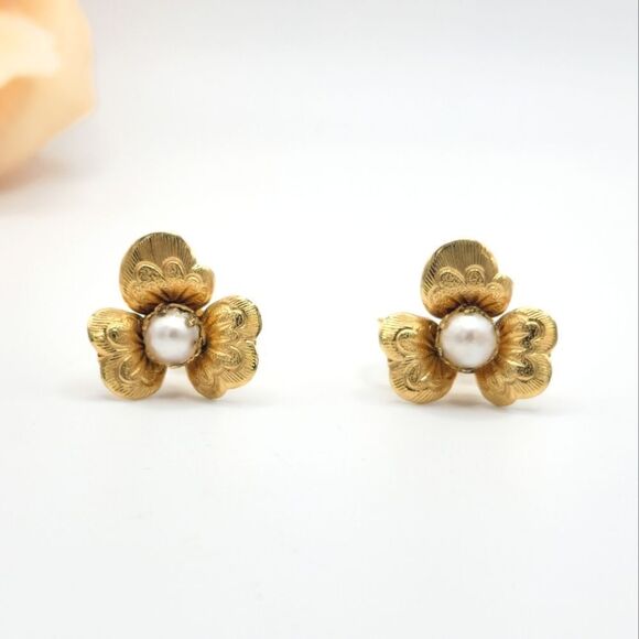 Vintage IPS 12kt fillagree flower pearl screwback earrings - Picture 1 of 6